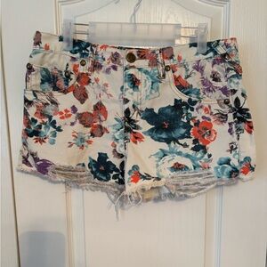 Free People White/Red/Blue Floral Jean Shorts with Distressed Hem Size 31 Waist